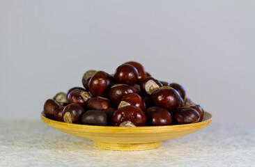 Coupe pleine de marrons