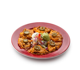 Tacos con frijoles para aperitivo, en porciones, comida mejicana en plato rojo. Tacos with beans for appetizer, portioned, Mexican food on red plate.