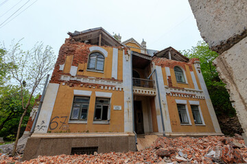Destruction of a historic building in Russia. The ruined mansion stands on a hillock in the center of the city. - obrazy, fototapety, plakaty