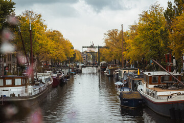 Fototapeta na wymiar Amsterdam canal views during autumn 