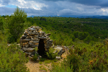 Vista de una caseta refugio para pastores, cerca de la población de Sagunto, en la provincia de Valencia. Comunidad Valenciana. España. Europa