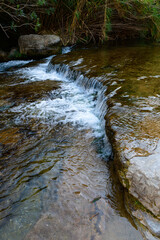 Pequeña cascada en el río Palancia, cerca de la población de Jérica, en la provincia de...