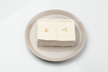 콩,건강식품,곡식,노란콩,누끼,단백질,대두,두부,메주콩,사람없음,슈퍼푸드,스튜디오,식기류,신선,실내,오브젝트,웰빙,유기농,음식,음식재료,접시,준비,컨셉,콩