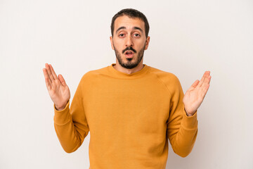 Naklejka premium Young caucasian man isolated on white background having an idea, inspiration concept.