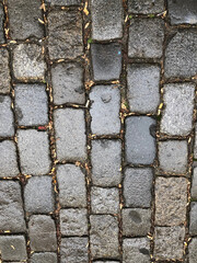 Vertical pattern of paving stones