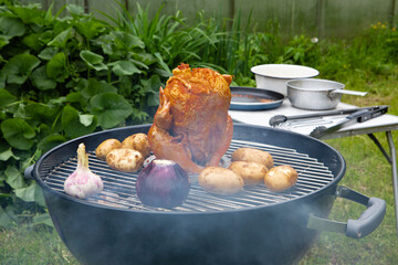 Chicken carcass baked on a kettle grill - 462021640