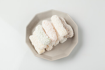 유과,음식,전통,전통음식,접시,추석,컨셉,컬러풀,한과,한국,한국전통누끼,디저트,명,절목재,문화,백그라운드,사람없음,스튜디오,신선,실내,오브젝트,