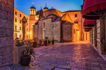 Naklejka premium Cafe near church