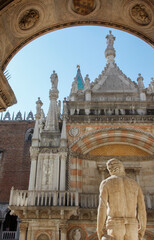 Obraz premium Scala dei Giganti, Sculpture Mars in the courtyard of the Doge's Palace (Palazzo Ducale), Venice, Veneto, Italy, Europe.
