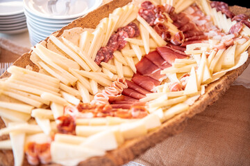 Vassoio di salumi e formaggi sardi, Cucina Sarda, Cibo Italiano 