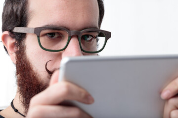 man puzzled by the things he sees online