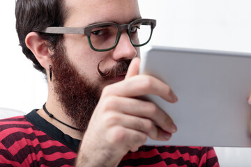 man puzzled by the things he sees online