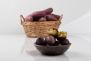 고구마,군고구마,나무상자,다수,많음,사람없음,실내,쌓기,오브젝트,음식,음식재료,재료,채소