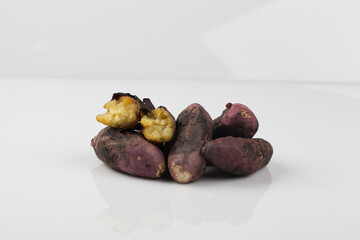 고구마,군고구마,나무상자,다수,많음,사람없음,실내,쌓기,오브젝트,음식,음식재료,재료,채소