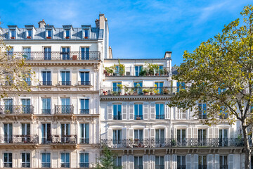 Fototapeta na wymiar Paris, beautiful buildings, boulevard Beaumarchais, in the 11e district 