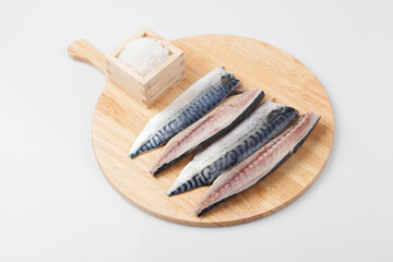 고등어,날것,다듬기,고등어자반,도마,사람없음,생선,소금,실내,어류,오브젝트,음식,음식재료,절임 © jinho Park