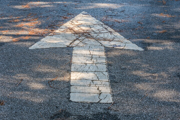 Forward arrow on the roadway
