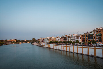 Obraz premium houses along the river at dusk