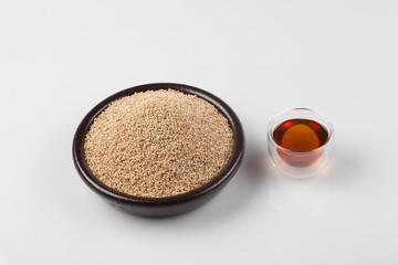 참기름,참깨,깨,누끼,식기류,실내,씨,양념,오일,음식,재료