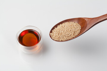 참기름,참깨,깨,누끼,식기류,실내,씨,양념,오일,음식,재료