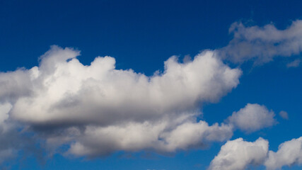 Passages de quelques cumulus de beau temps, par une météo clémente