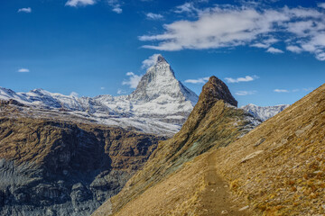 Fototapeta na wymiar Herbst in Zermatt mit Blick aufs Matterhorn