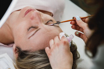 Cosmetic Procedure For Laminating Eyebrows