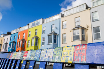Obraz premium Colourful bench at Criccieth