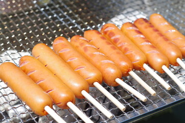 バーベキューでのフランクフルト