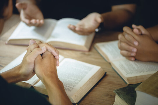 Devotional Bilder Durchsuchen 11,398 Archivfotos, und