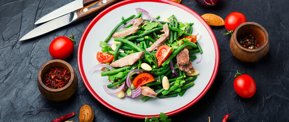 Meat salad with asparagus beans and tomatoes.