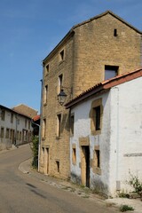 Fototapeta na wymiar Vieilles maisons gaumaises à Torgny dans le sud de la Belgique