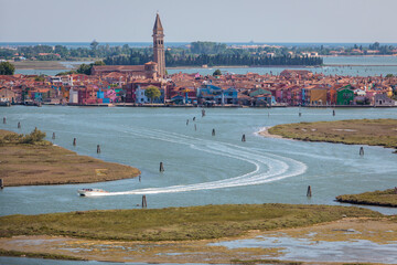 Burano, Venezia. Panorama con scia di motoscafo verso il borgo, dalla Torre di Torcello.