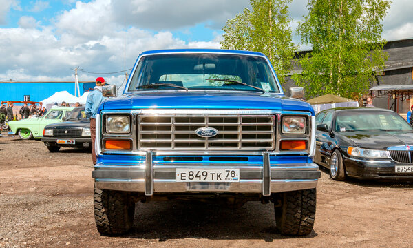 The Legendary american SUV Ford Bronco 302.