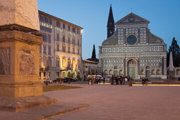Firenze Basilica di Santa Maria Novella nella omonima piazza con obelisco.
