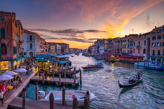 Grand Canal during sunset, Villas in Venice