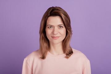 Obraz premium Photo of cheerful nice lady look camera wear casual shirt on violet background
