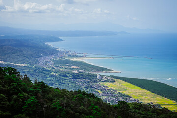 弥彦山のパラグライダー離陸ポイントから日本海を一望（新潟県弥彦村）