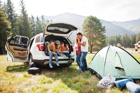 Large family of four kids. Children in trunk. Traveling by car in the mountains, atmosphere concept. American spirit.