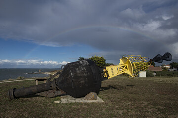 Bouée sous l'arc en ciel