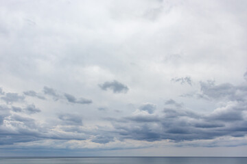 Fototapeta na wymiar 雲と水平線
