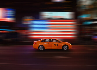 Fototapeta na wymiar Yellow cab di Manhattan