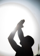 Yoga practice silhouette sun salutation Practica de yoga silueta saludo al sol prayer pregaria