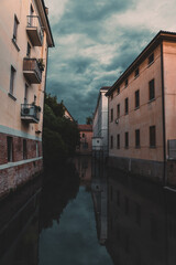 Fototapeta na wymiar the canals of Treviso, Italy