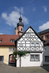 Fachwerkhaus und Kirche in Eibelstadt