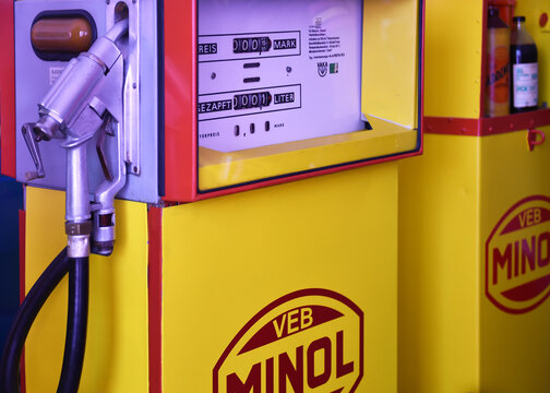 Zapfs&auml;ule VEB MINOL aus der DDR 