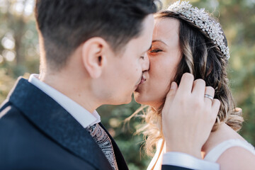 Fototapeta premium Portrait of a just married couple kissing