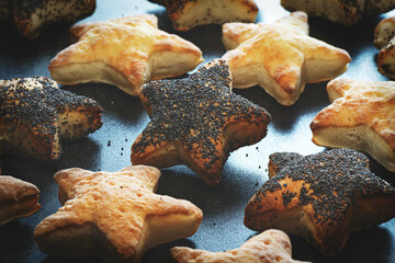 Sterne Brötchen zur Weihnachtsfeier oder Silvestermenü.