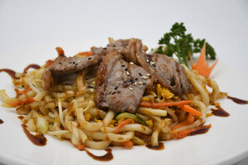 Udon con manzo