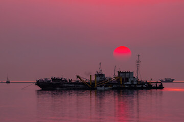 Fototapeta premium Lusail Marina Ship at Sunrise